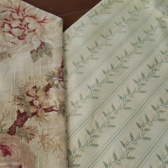 Small table runner - Picture 6 of 6